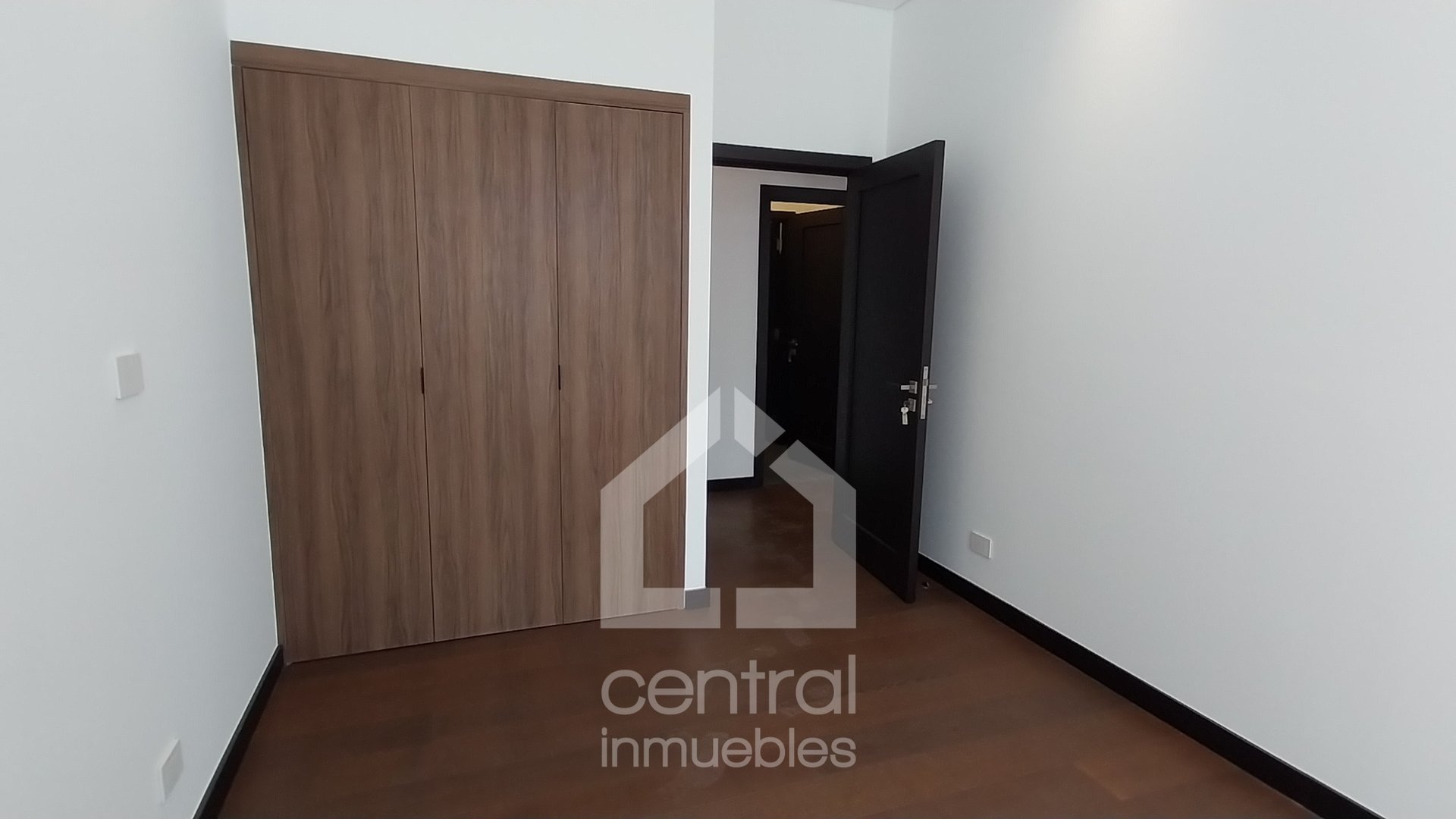 Lujoso Apartamento en Renta con jardín privado en Nogales Cayalá - Miniatura 7