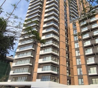 📍 APARTAMENTO EN VENTA – 3 HAB + SALA FAMILIAR | PARQUE 14 | ZONA 14