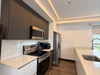 📍 APARTAMENTO EN RENTA – 2 HAB + 2 BALCONES | IRIDIA ELGIN | ZONA 13 - 3