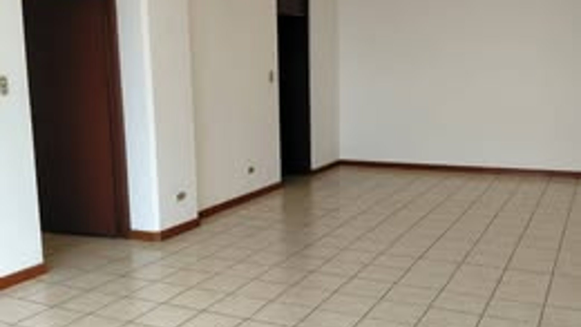 En Renta APARTAMENTO Edificio Convista Zona 15 - Miniatura 2