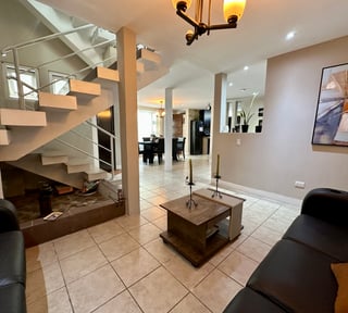 En Venta Casa De Esquina Dentro de Condominio en Zona 11