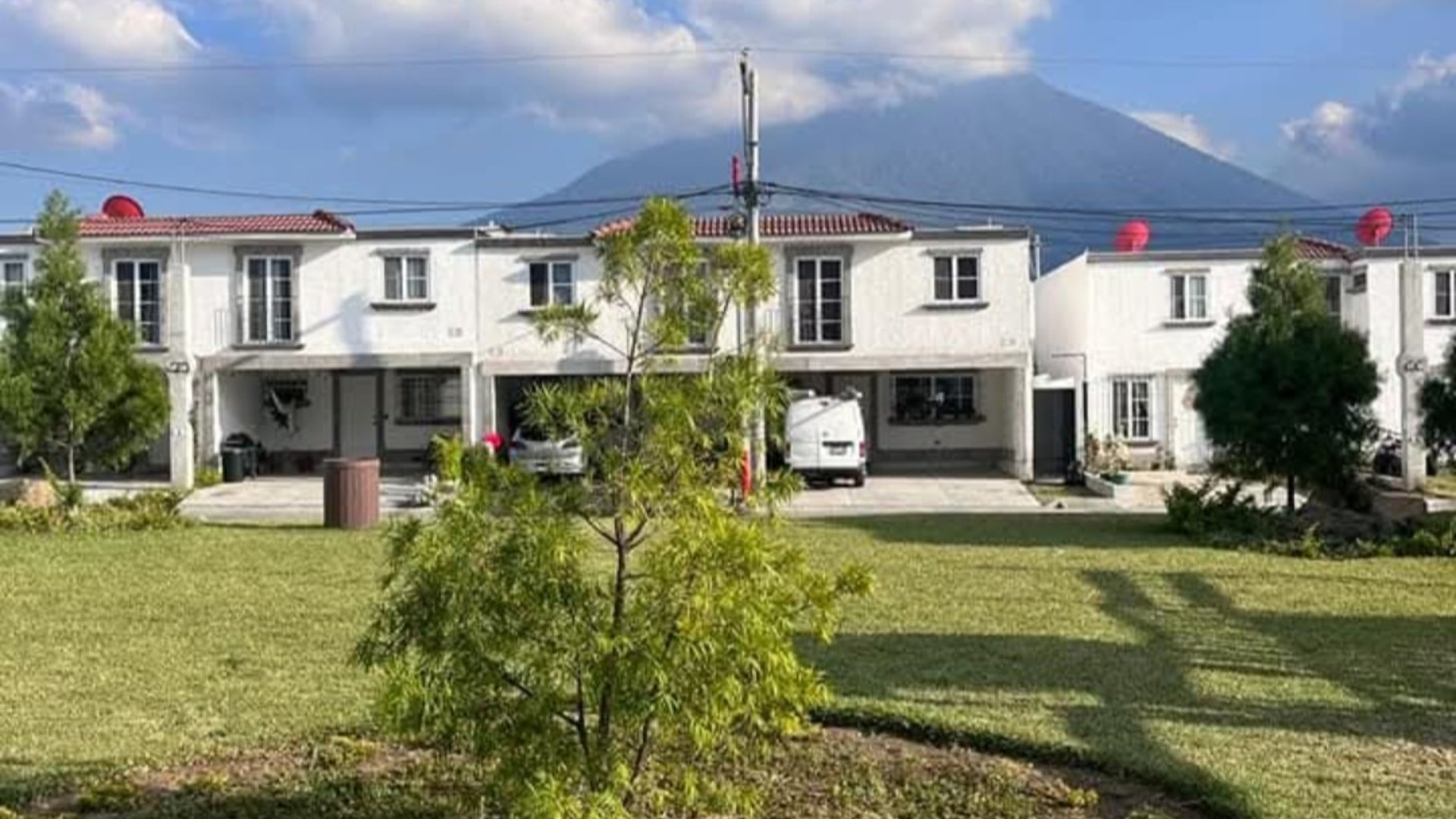 Vendo casa en Condominio Fuentes del Valle San Miguel Dueñas Sacatepéquez. - Miniatura 12