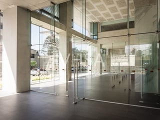 Local comercial en renta de 302.35 m2 en Zona 10 - 3