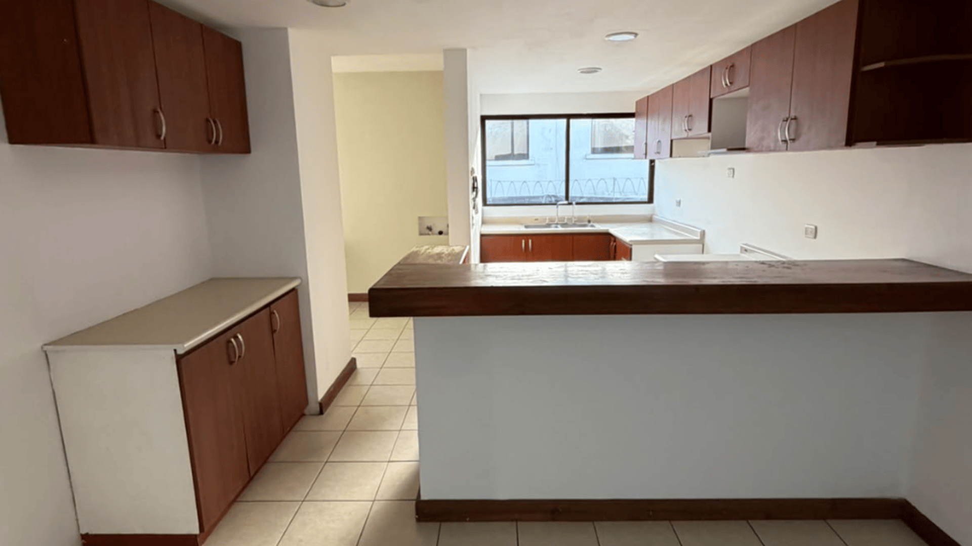 CASA EN RENTA | BOULEVARD ACATÁN CONDOMINIO SAN MATEO , ZONA 16 - Miniatura 2