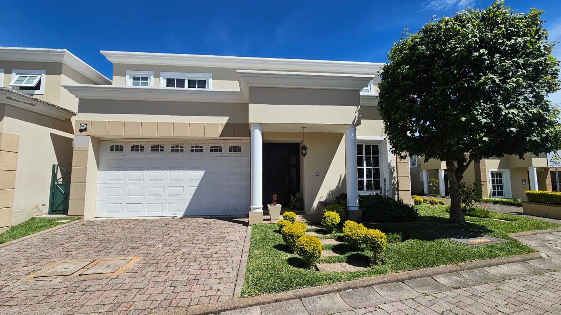 VENTA Casa Condominio Villas de Entreverdes, Entrada a Fraijanes