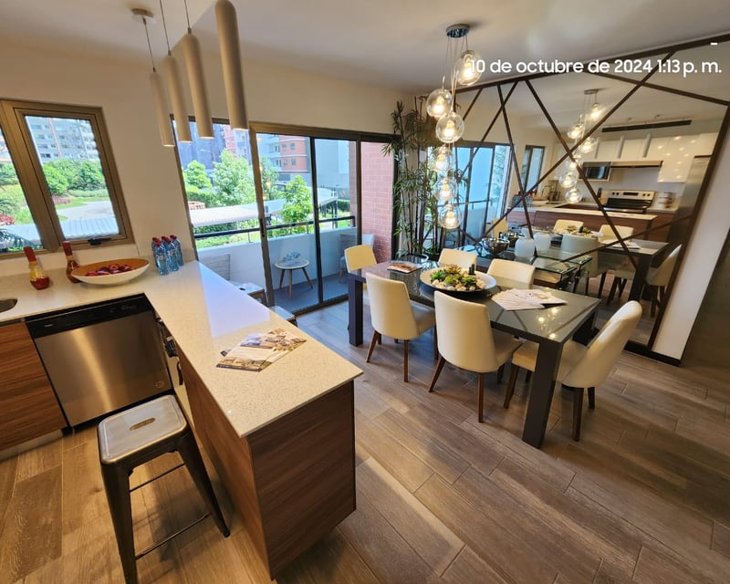 Venta de apartamento con balcon de 3 habitaciones en Zona 14 Ref-5027