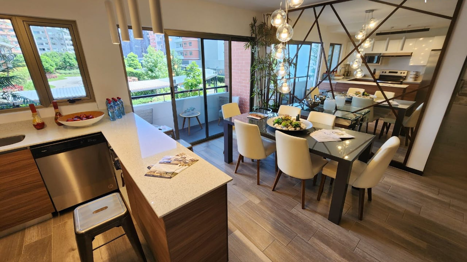 Venta de apartamento con balcon de 3 habitaciones en Zona 14 Ref-5027
