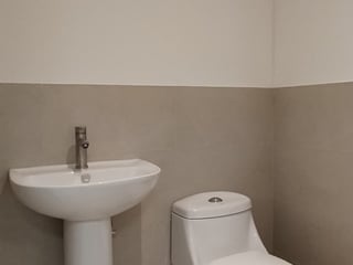 Oficina venta en zona 14 para inversión! rentada - Image 8