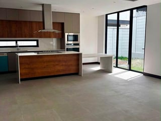 CASA EN VENTA | CONDOMINIO MOLIÉ · ZONA 10 - 2