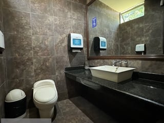 2 Edificios en Renta ideal para Universidades, Call Center u Oficinas CAES - Image 11