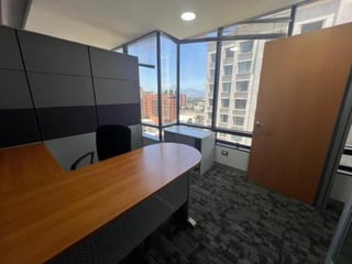 En Venta oficina en zona 10 Guatemala - 4