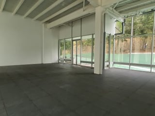 Alquilo Oficina en Km 9 Torre Tigo - 2