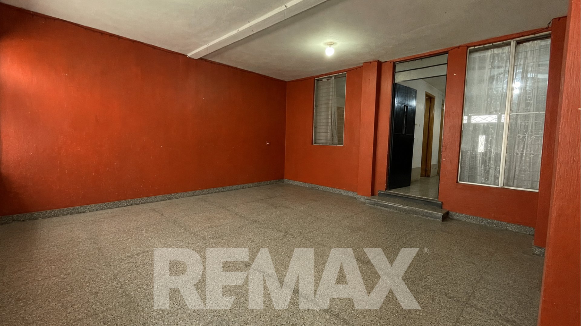 Casa en Venta de 4 Habitaciones en Los Olivos, Zona 18 - Miniatura 2