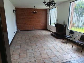 Venta/Alquiler casa para vivienda u oficinas Zona 15 Col. Tecún Umán - 2