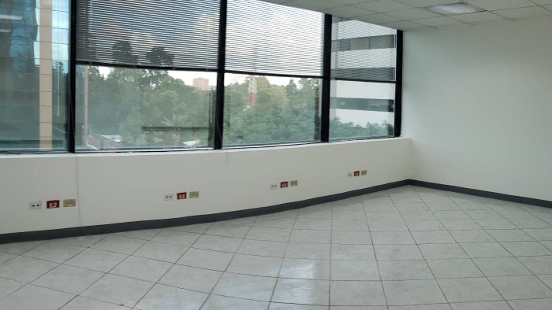 Oficina Comercial en Europlaza Z.14 en Venta o Alquiler - Miniatura 14
