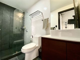 Apartamento para inversión en venta EON zona 10 - Image 6