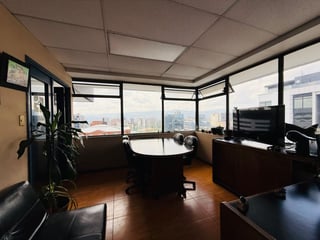 ALQUILER DE AMPLIA OFICINA 200MT2 - REFORMA MONTUFAR, ZONA 10 - 4