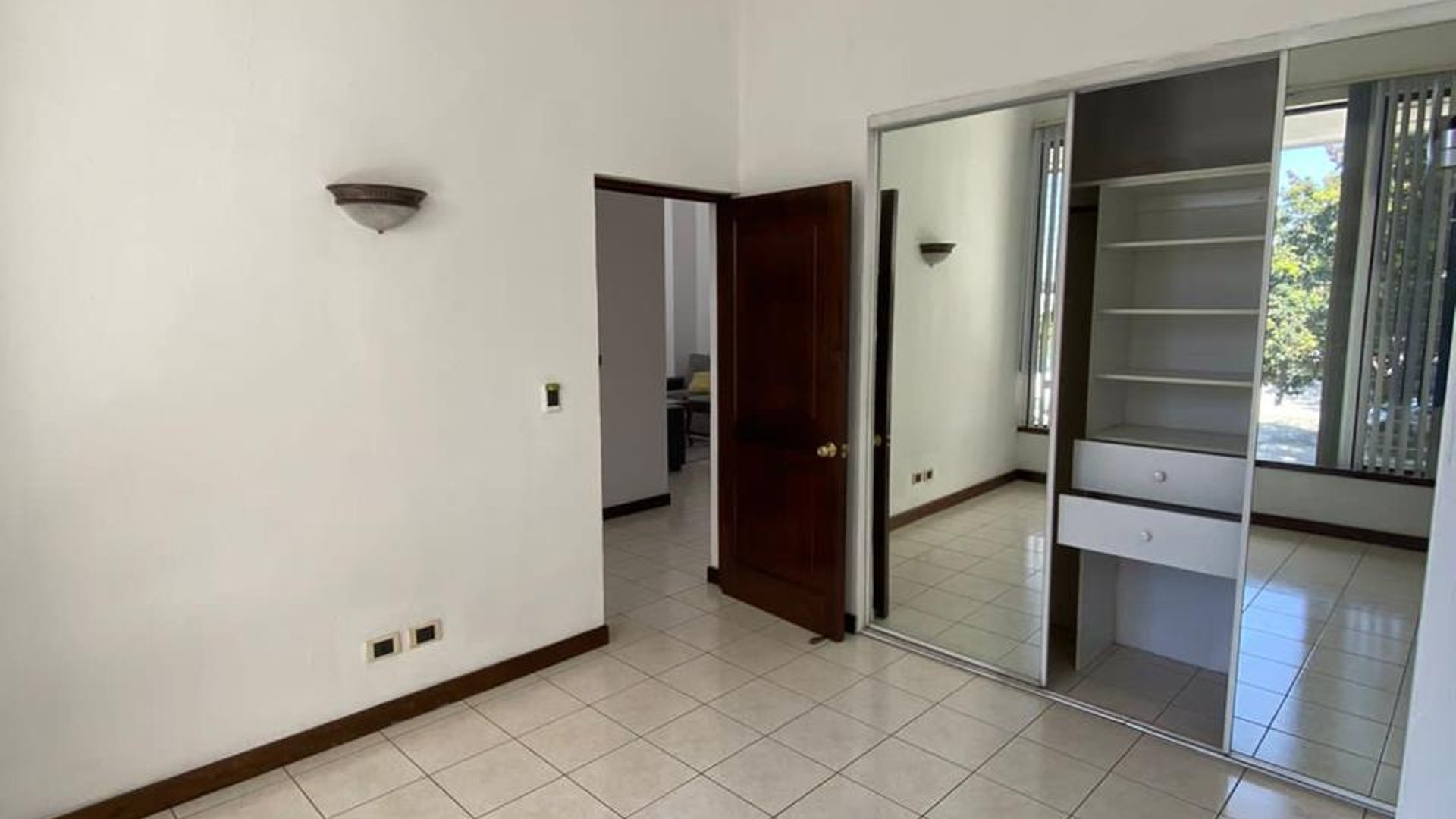 Apartamento semiamueblado - 2 habitaciones en zona 15 Ref-5942 - Miniatura 8