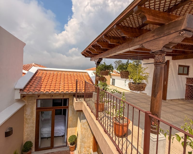 CASA EN VENTA EN LUJOSO RESIDENCIAL CERCA DE ANTIGUA GT