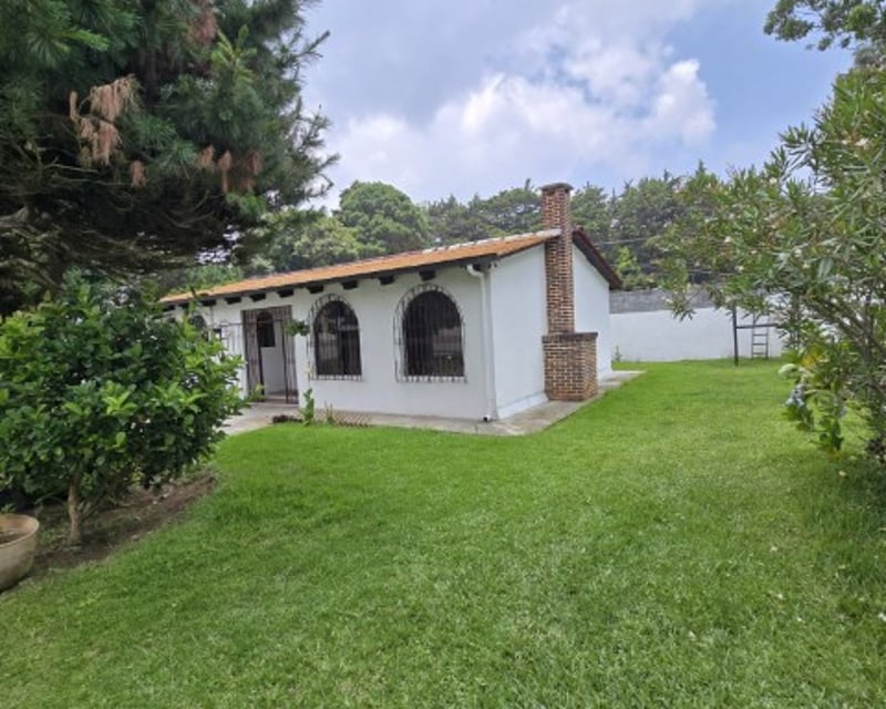 Oficina en Renta San Lucas Sacatepéquez, amplio Parqueo