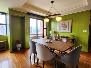 Amplio Apartamento en zona 10 en Alquiler - Image 3