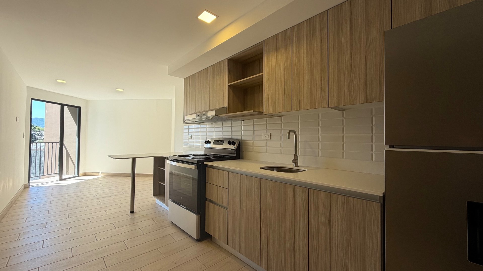 Apartamento en Alquiler Edificio Armonía, zona 12 N3