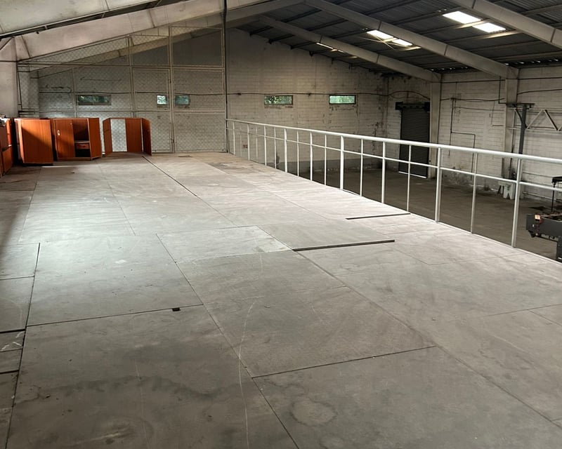 Alquilo excelente propiedad en kilómetro 16.5 BODEGA Y OFICINAS