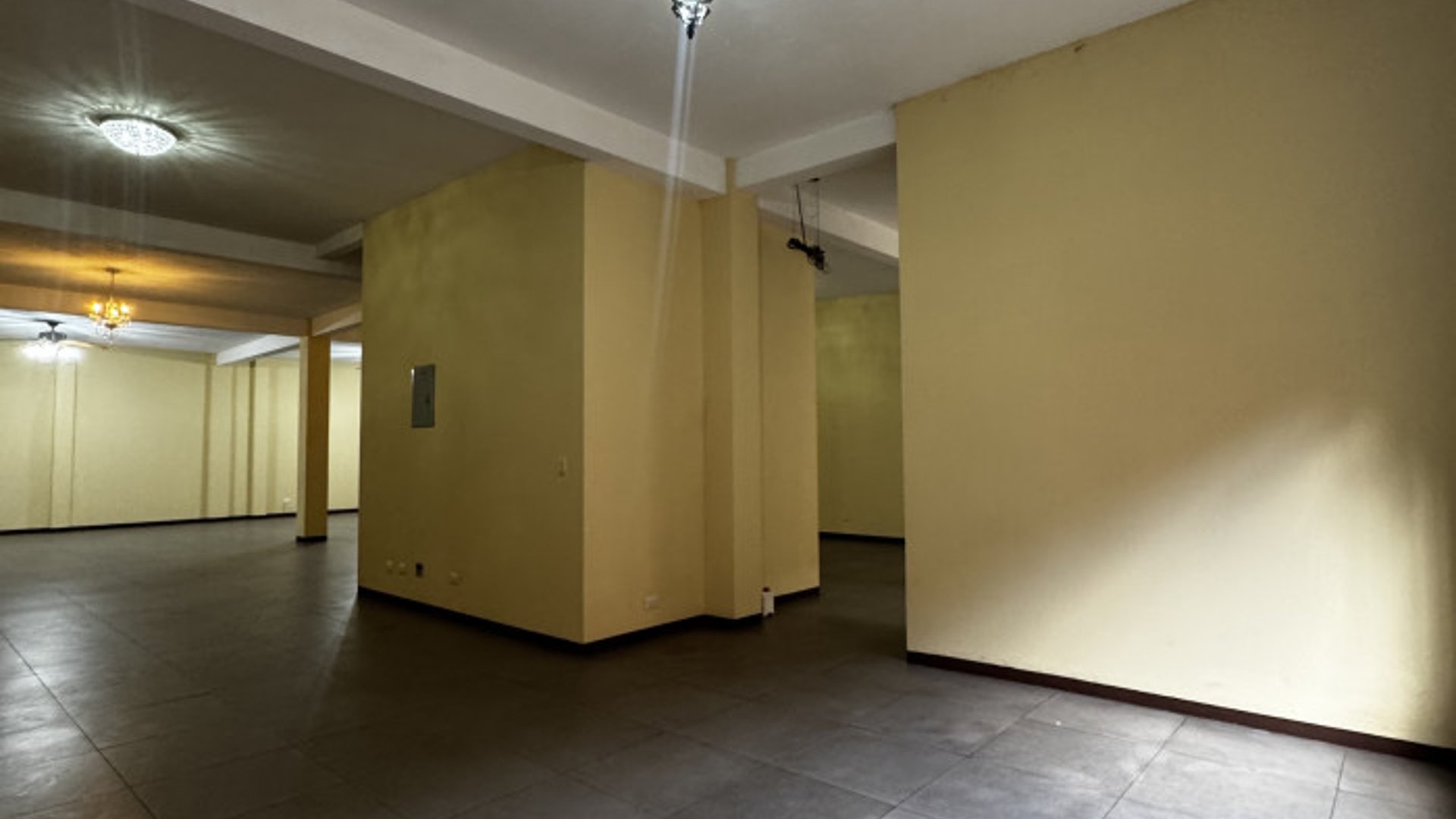 Oficina en renta Zona 17 - Miniatura 2