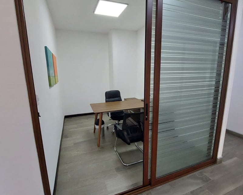 Oficina de 7.90m en Renta Distrito de Negocios Zona 16