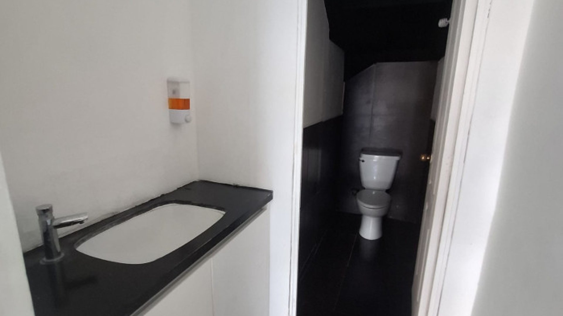 Local comercial en Alquiler en Zona 10 Guatemala - Miniatura 4