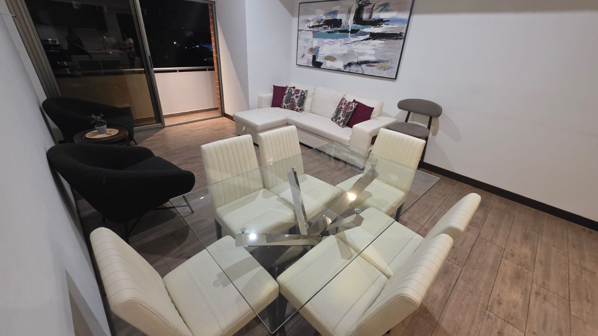 Apartamento en renta Amueblado en Zona 10, 3 habitaciones ref-6087