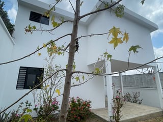 Venta de casa en Pinares de San Cristobal  remodelada, ambientes amplios e iluminados - 2
