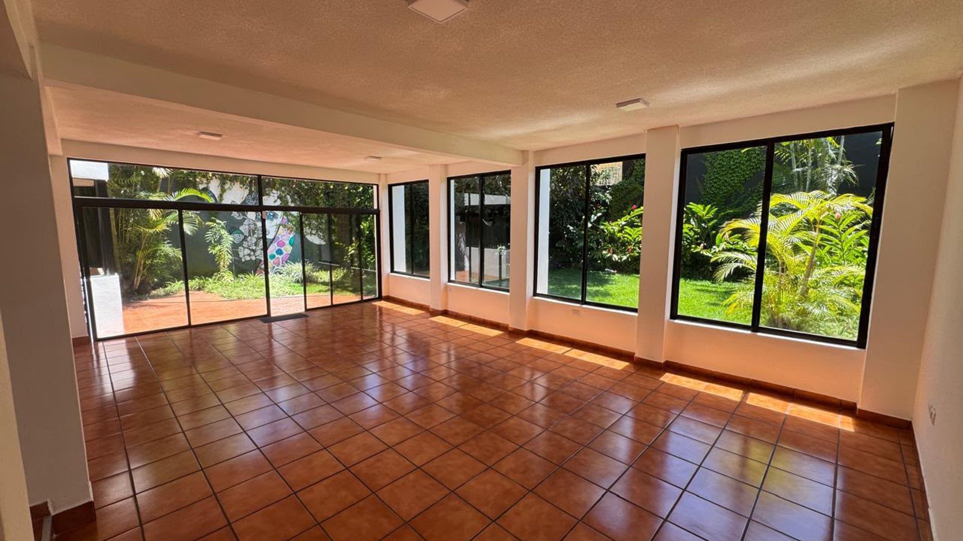Casa en renta - La Villa, Zona 14 - Residencial o comercial Ref-6105
