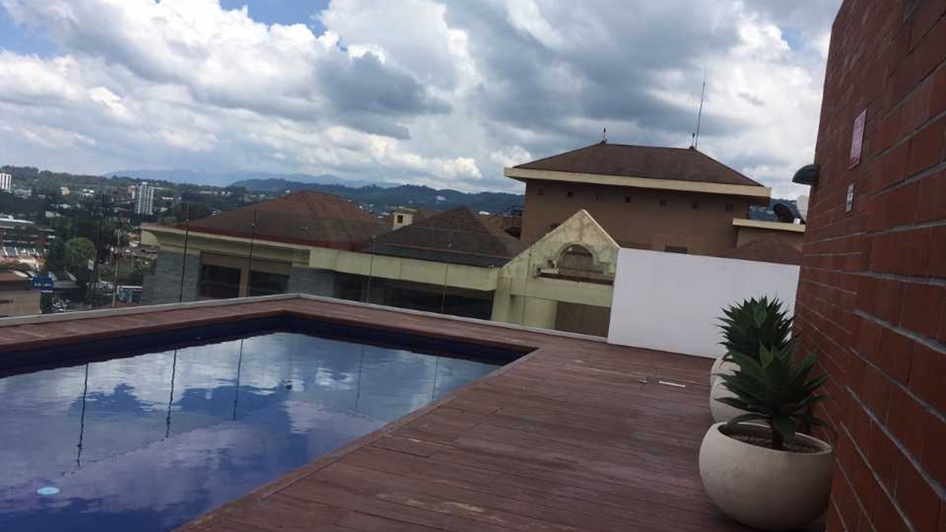 Apartamento en zona 10 Alquilo Casalini - Miniatura 9