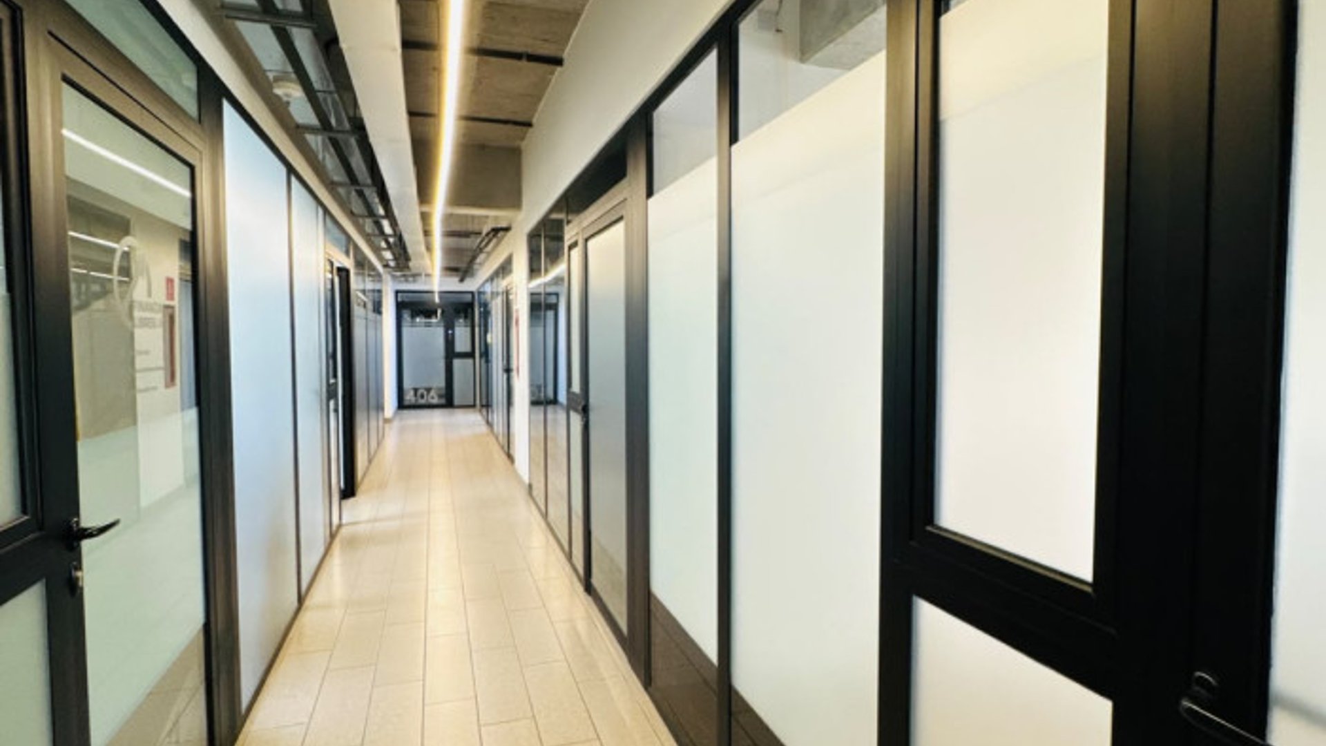 Oficina en venta en zona 4 ciudad Guatemala - Miniatura 3