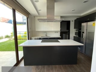 Apartamento en Venta con jardín ,  zona 10 - 2