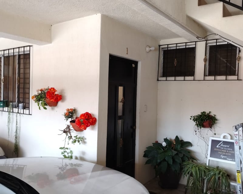 Venta Casa grande con apartamentos en zona 12