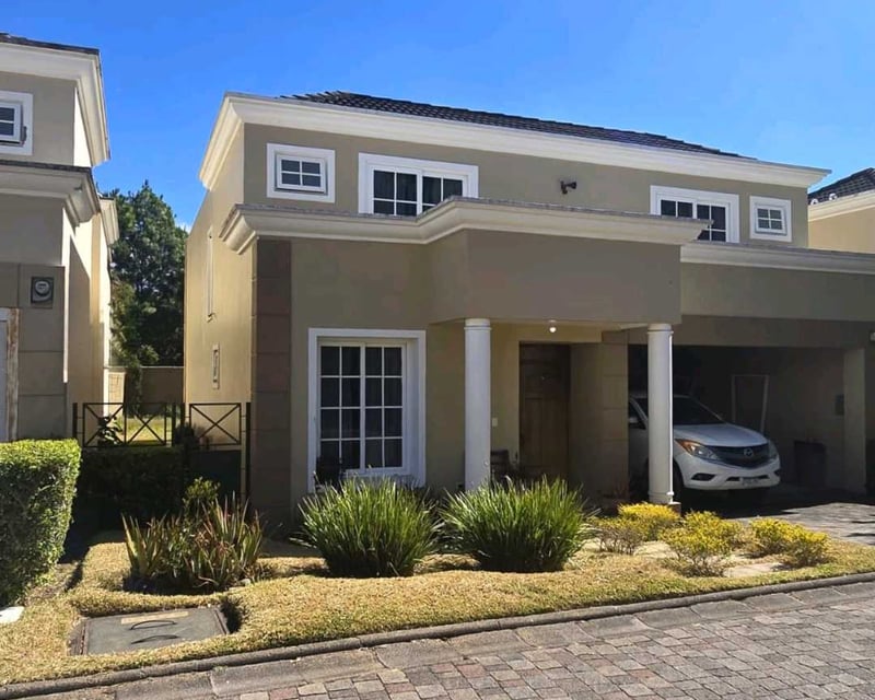 CASA EN ALQUILER 📍 Condominio Villas de Entreverdes, Km. 19 Fraijanes