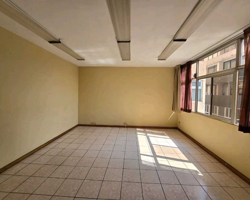 Alquiler de oficina tabicada en Edificio Plaza Marítima zona 10