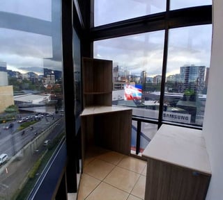 Oficina en Venta – Design Center, Zona 10 | 114 m² + 2 Parqueos - Miniatura 8