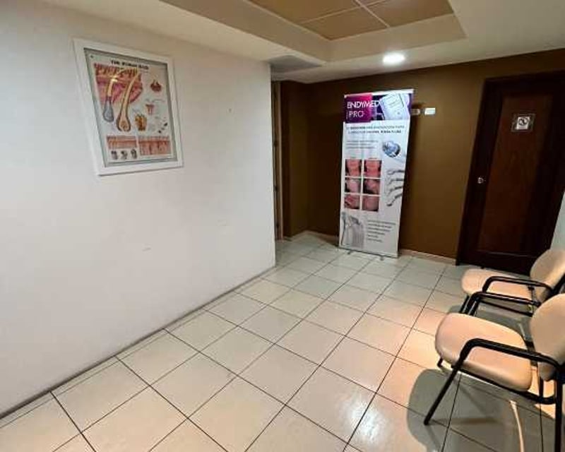Vendo / Alquilo Oficina/clinica en Edificio Multimedica zona 15