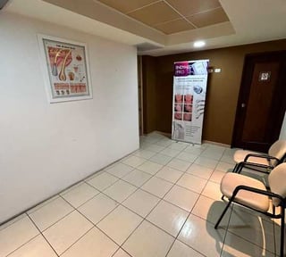 Vendo / Alquilo Oficina/clinica en Edificio Multimedica zona 15