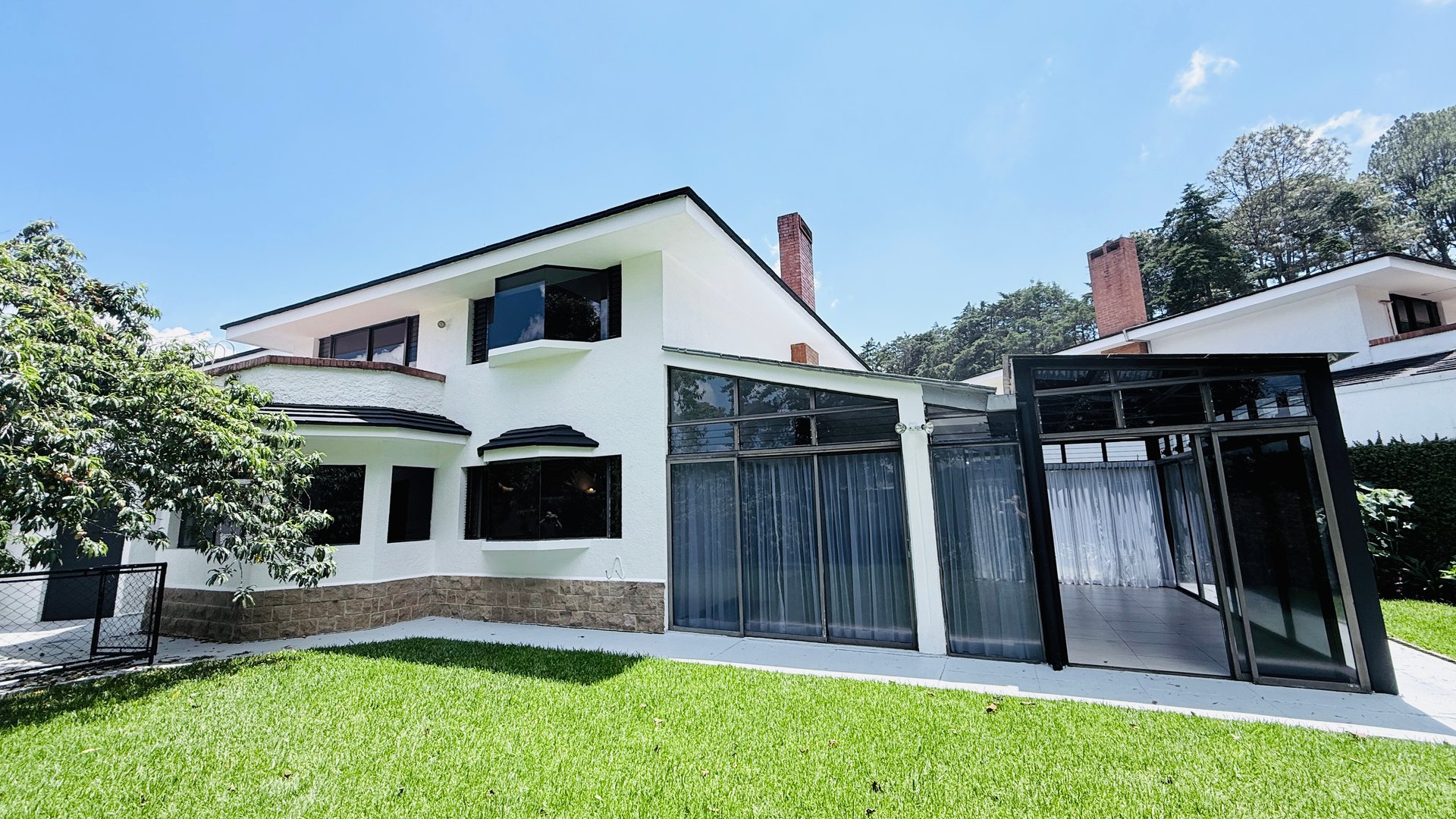 CASA AMPLIA EN RENTA CON JARDIN 4 HAB. / COND. SAN ANTONIO KM. 16.5 CAES
