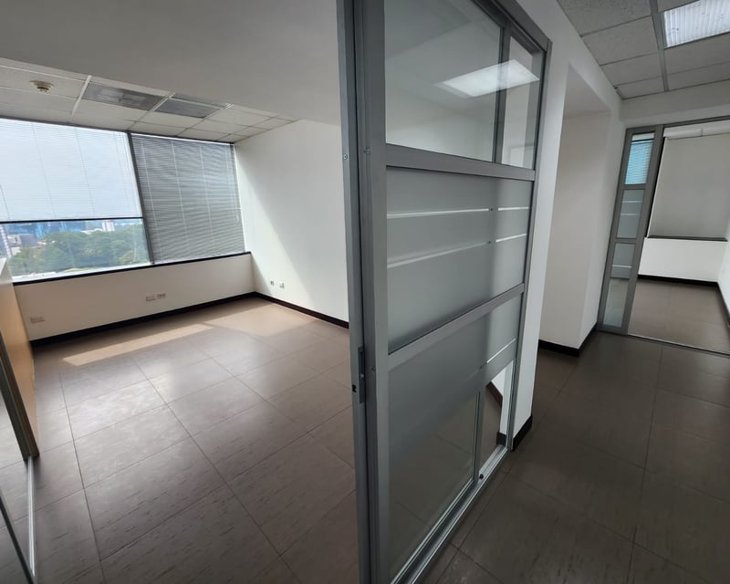 Venta de Oficina en Zona 14 Ref-4921