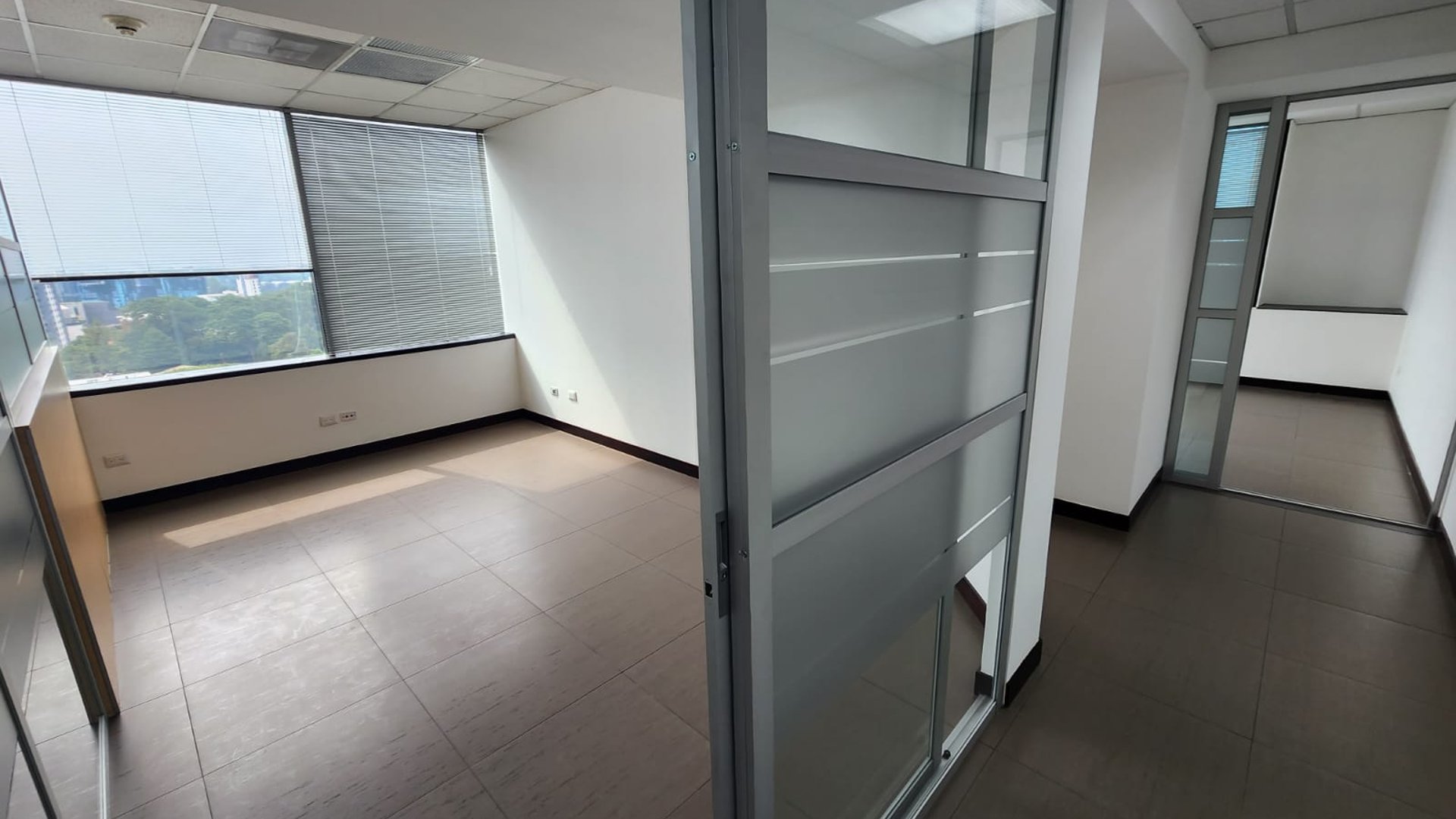 Venta de Oficina en Zona 14 Ref-4921