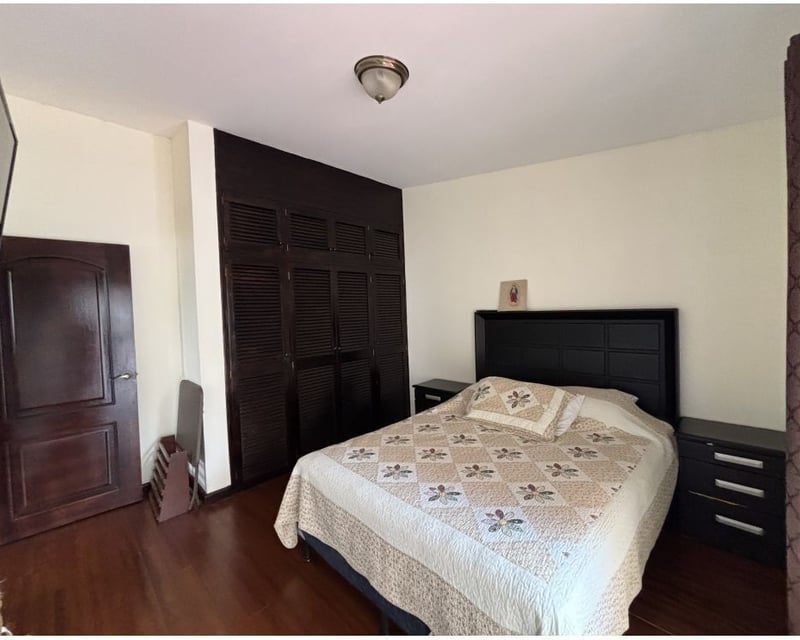 Casa en Venta – Jardines de San Isidro, Zona 16