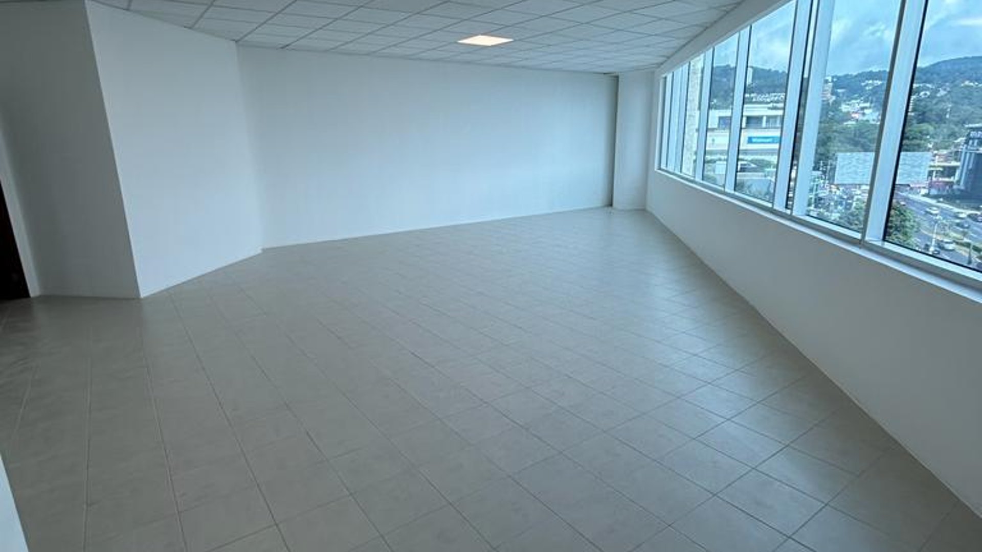 Alquilo Oficinas en zona Pradera