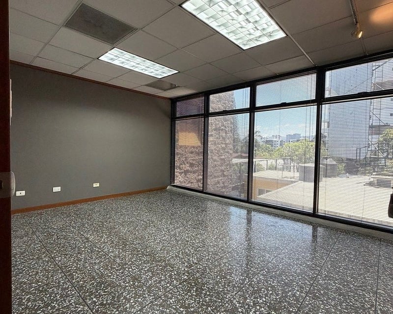 Oficina en Renta Zona 10, Ciudad de Guatemala – 245 m²
