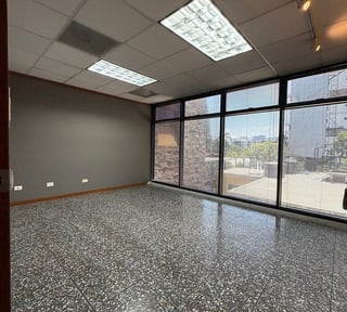 Oficina en Renta Zona 10, Ciudad de Guatemala – 245 m²