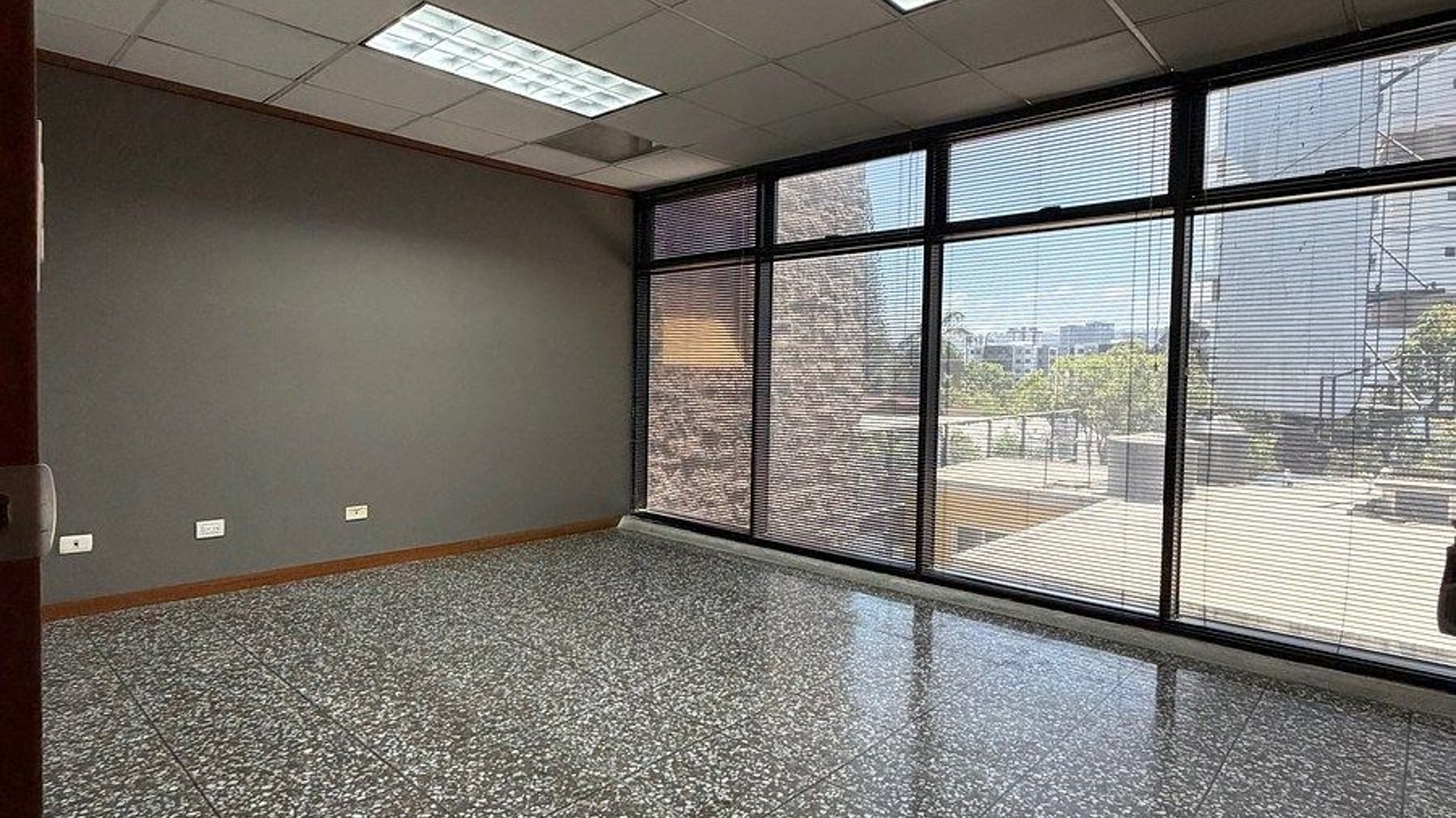 Oficina en Renta Zona 10, Ciudad de Guatemala – 245 m²